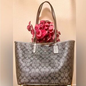 Coach New York Large City Tot Gray and Silver REVERSIBLE Signature Tote. NEW!!